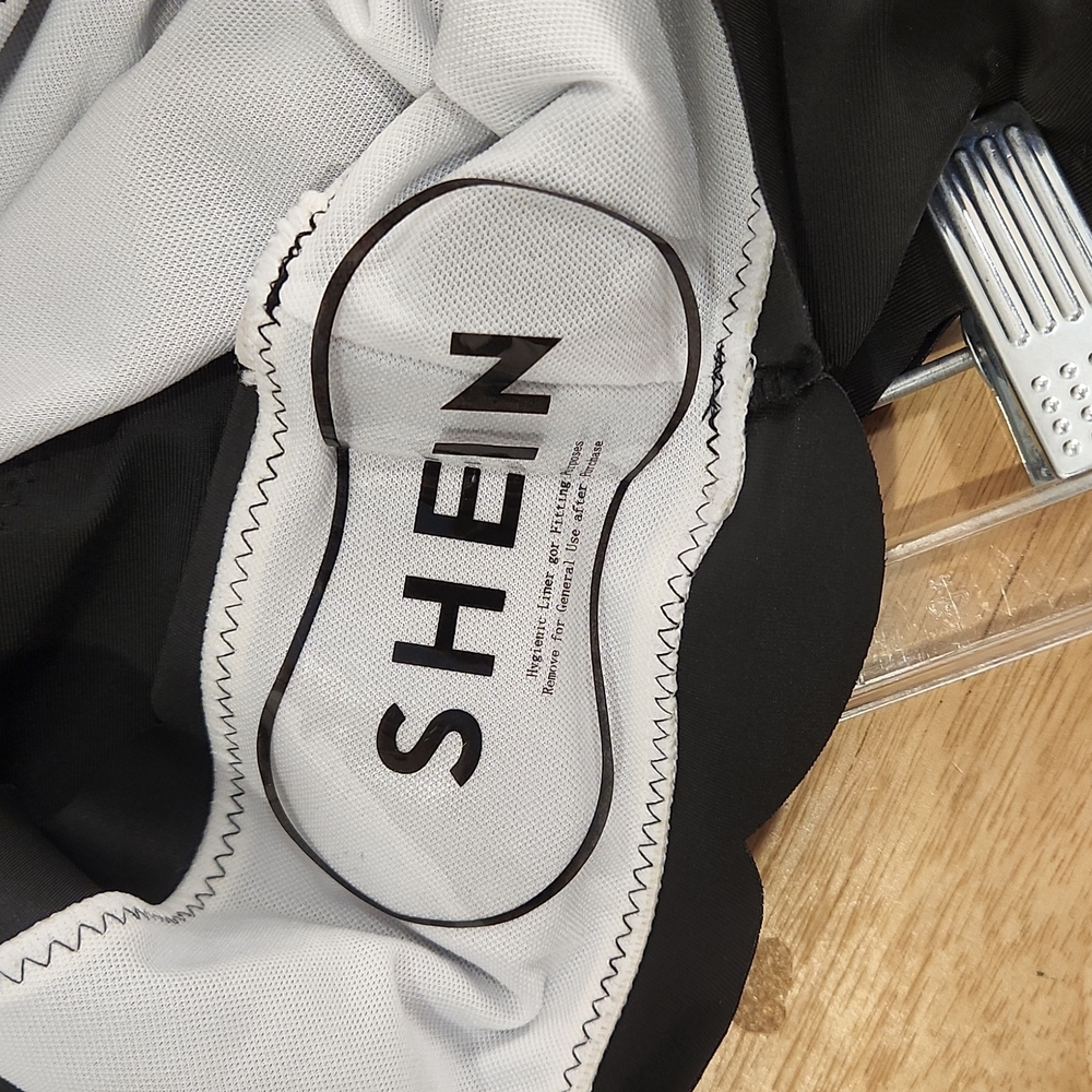 SHEIN BIKINI BOTTOM - Picture 5 of 5